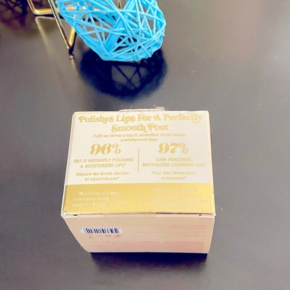 Grande Cosmetics Grande Buff Moisturizing Lip Scrub Strawberries & Cream - Picture 3 of 5